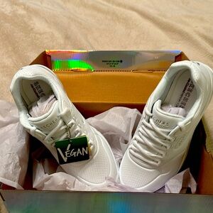 Skechers “Street Air Around You Vegan” size 8.5 never even worn! New in box!